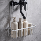 Intérieur du panier de douche en aluminium vu de dessus, quatre flacons alignés